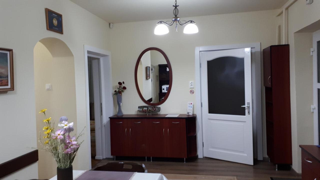Rozalia Apartman Дьюла Екстер'єр фото